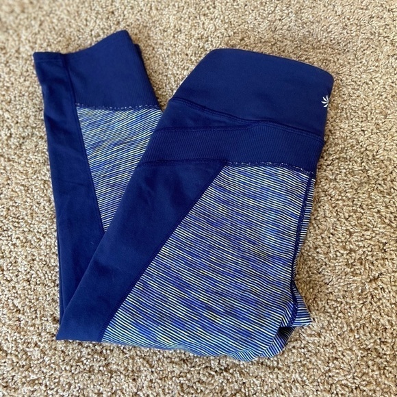 Athleta Capri Yoga Leggings, Small - Picture 5 of 9